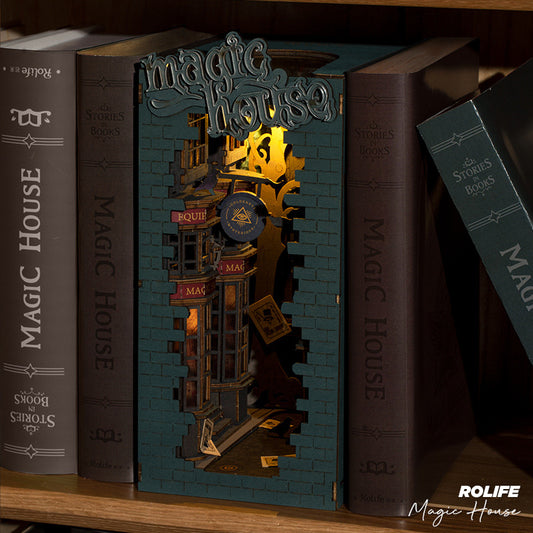 Magic House - Book Nook from Rolife