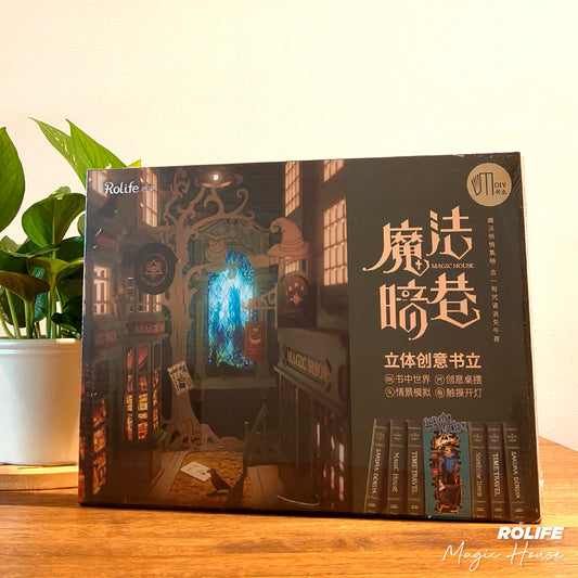 Magic House - Book Nook from Rolife