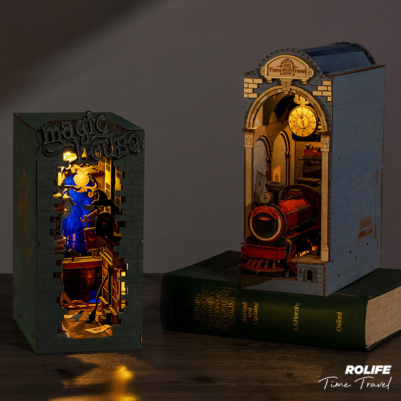 Time Travel - Book Nook from Rolife