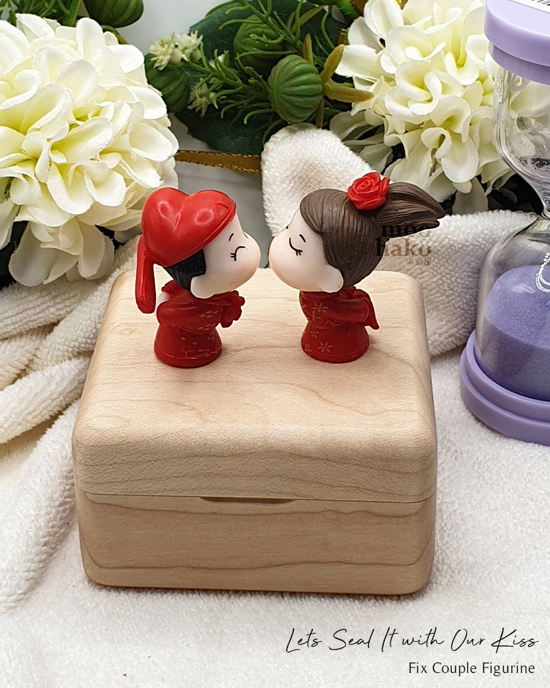 Figurine - Let's Seal It With Our Kiss