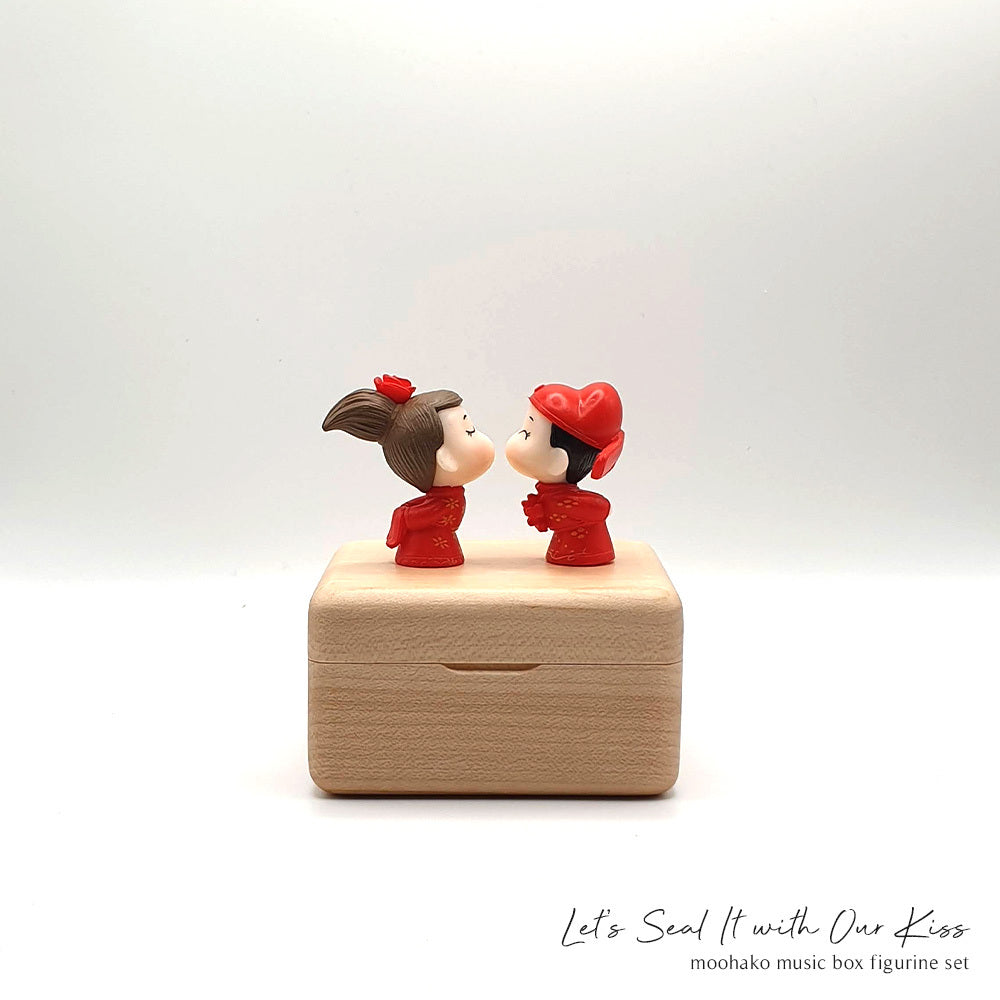 Figurine - Let's Seal It With Our Kiss